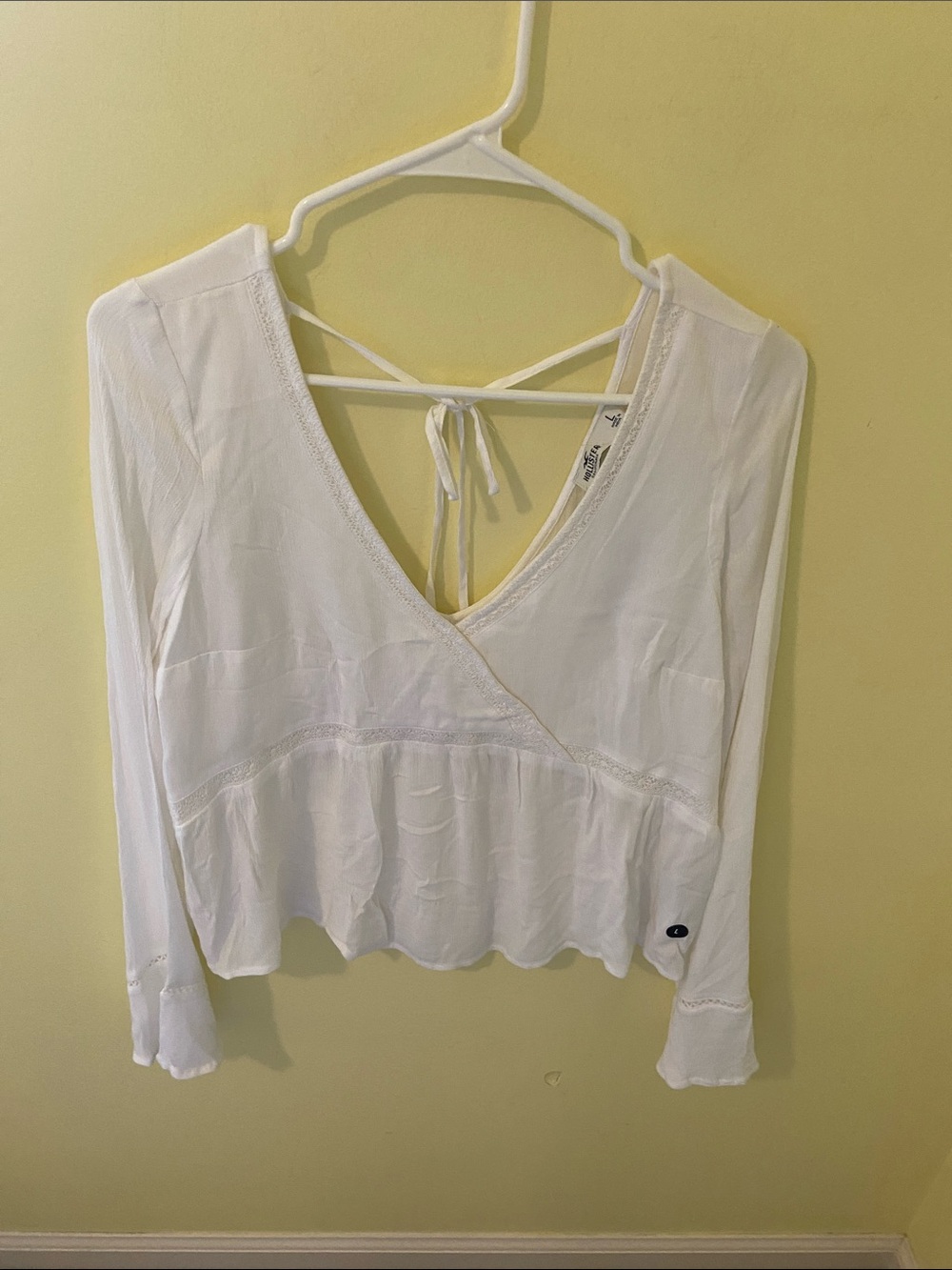 Hollister White V-Neck Tie-Back Peplum Blouse